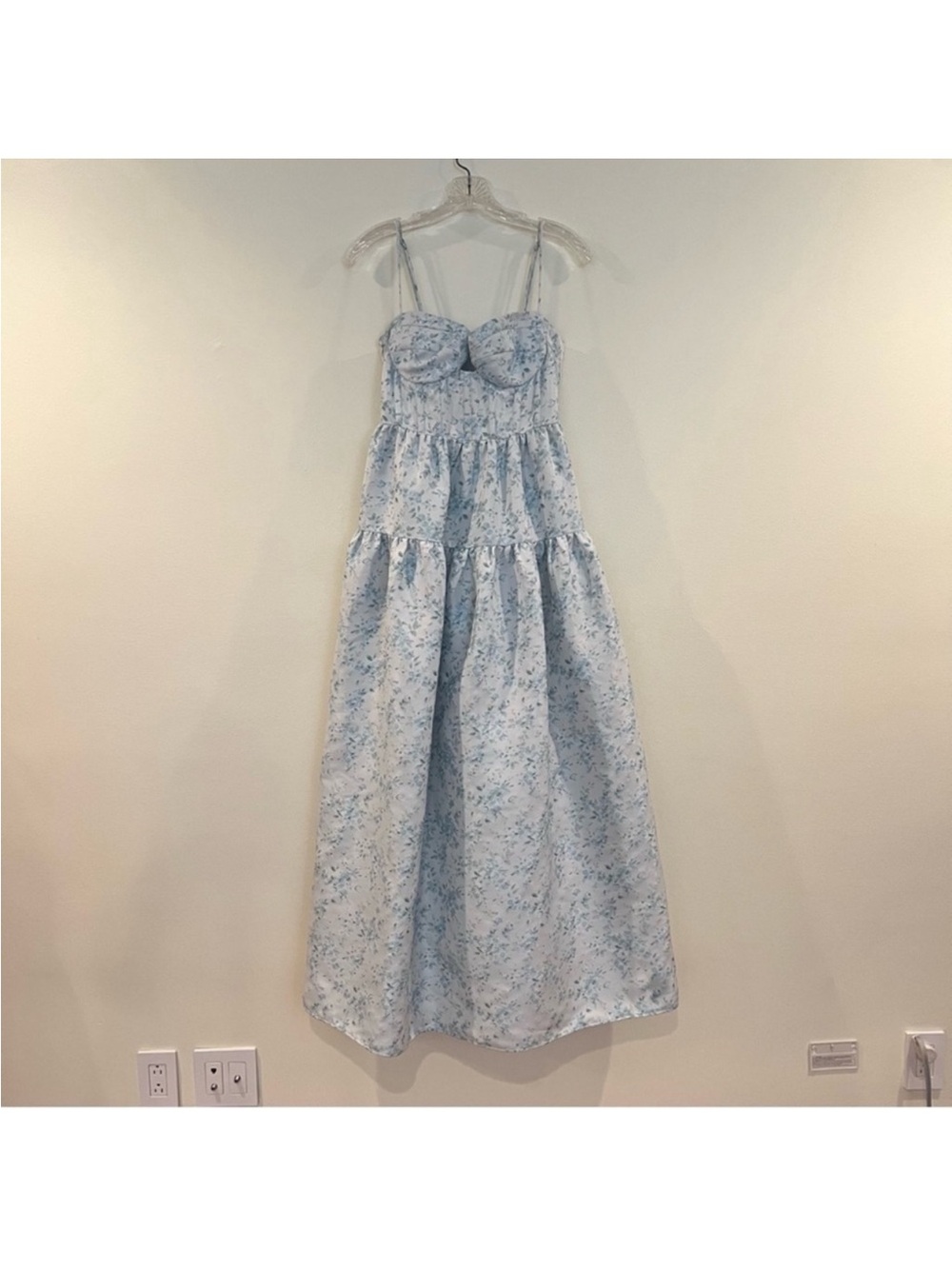 Maison Amory The Windsor Blue Floral Sweetheart Neckline Gown in Morning Dew L - Picture 2 of 10